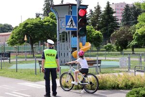Policjanci egzaminowali uczniów z SP nr 6 w Rzeszowie na kartę rowerową.