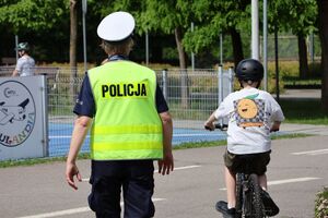 Policjanci egzaminowali uczniów z SP nr 6 w Rzeszowie na kartę rowerową.