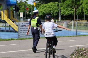Policjanci egzaminowali uczniów z SP nr 6 w Rzeszowie na kartę rowerową.