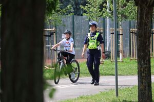 Policjanci egzaminowali uczniów z SP nr 6 w Rzeszowie na kartę rowerową.