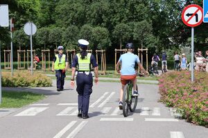 Policjanci egzaminowali uczniów z SP nr 6 w Rzeszowie na kartę rowerową.