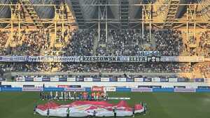 Zdjęcie przedstawia zabezpieczenie meczu Stali Rzeszów – Ruch Chorzów