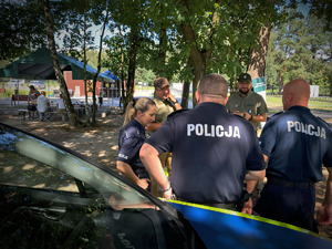 Na Kamionce policjanci przypominali o zasadach bezpiecznego wypoczynku