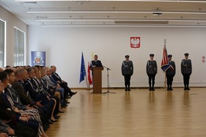 policjanci podczas uroczystej zbiórki