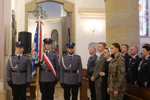 policjanci podczas uroczystości patronalnych w Miejscu Piastowym