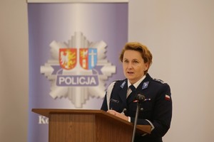 uczestnicy uroczystej zbiórki w Komendzie Miejskiej Policji w Krośnie