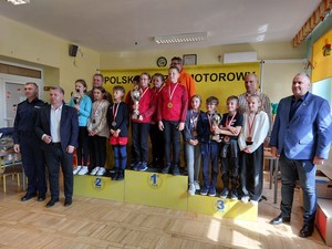 uczestnicy turnieju bezpieczeństwa w ruchu drogowym podczas rozdania nagród