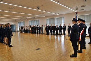 uczestnicy uroczystej zbiórki z okazji wprowadzenia Komendanta Miejskiego Policji w Krośnie