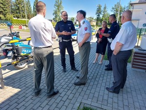 Pracownicy Wojewódzkiego Ośrodka Ruchu Drogowego w Krośnie oraz funkcjonariusze Policji z Polski i Słowacji w czasie spotkania