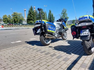 Pracownicy Wojewódzkiego Ośrodka Ruchu Drogowego w Krośnie oraz funkcjonariusze Policji z Polski i Słowacji w czasie spotkania