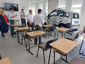Pracownicy Wojewódzkiego Ośrodka Ruchu Drogowego w Krośnie oraz funkcjonariusze Policji z Polski i Słowacji w czasie spotkania