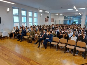 uczestnicy inauguracji roku szkolnego w Rymanowie