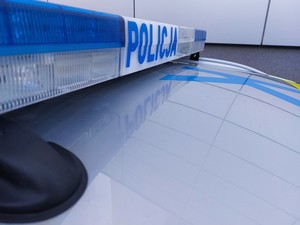 belka dachowa radiowozu z napisem policja