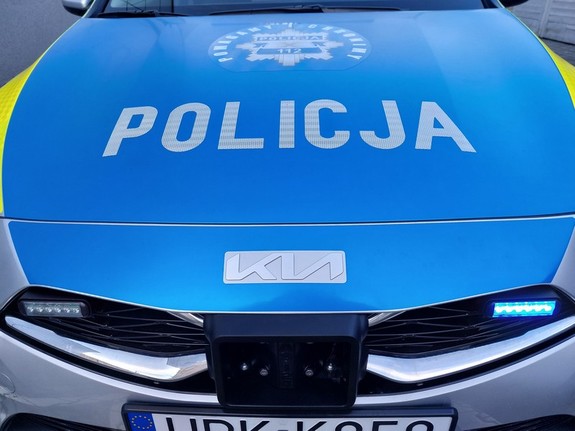Zdjęcie radiowozu z napisem policja