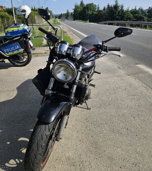 Pościg za kierującym motocyklem marki Honda na drodze krajowej nr 28.