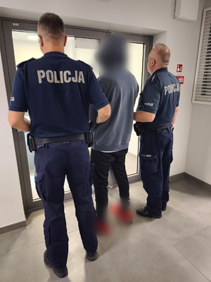 Sprawcy pobicia 25-latka, którzy zostali zatrzymani przez krośnieńskich funkcjonariuszy.