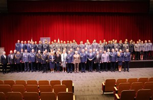 Zbiorowe zdjęcie pamiątkowe tegorocznych obchodów Święta Policji