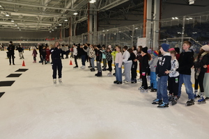 Policjantka prowadzi konkurs