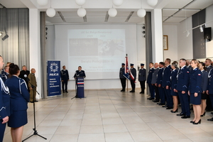 Policjanci zgromadzeni na uroczystości