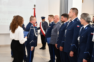 Policjanci zgromadzeni na uroczystości