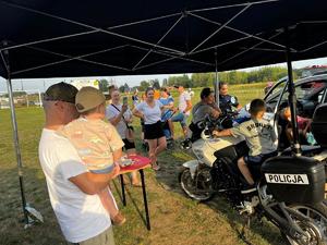 Policjanci podczas pikniku w Zarębkach