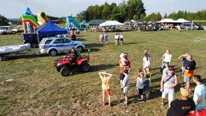 Policjanci podczas pikniku w Zarębkach