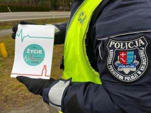 Policjanci podczas prowadzonej akcji trzeźwość.