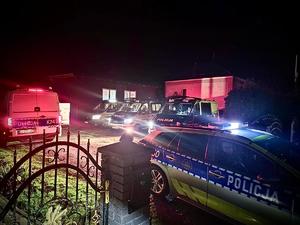 policjanci podczas działań poszukiwawczych