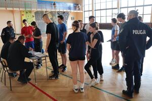 Pierwsze testy sprawnościowe dla uczniów klas policyjnych w Kolbuszowej