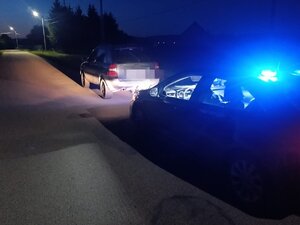 Skrajną nieodpowiedzialnością wykazał się 37-letni kierowca, który wsiadł za kierownicę mając ponad 2 promile alkoholu. Dodatkowo mężczyzna przewoził 2-letnie dziecko. Dzięki interwencji policjantów nie doszło do tragedii.