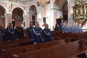 Policjanci i pracownicy Komendy Powiatowej Policji w Brzozowie obchodzili wczoraj swoje święto. Podczas uroczystej zbiórki funkcjonariusze brzozowskiej jednostki odebrali odznaczenia i awanse na wyższe stopnie służbowe. Akty mianowania wręczył Zastępca Komendanta Wojewódzkiego Policji w Rzeszowie insp. Piotr Stępka oraz Komendant Powiatowy Policji w Brzozowie mł. insp. Robert Gęborys.