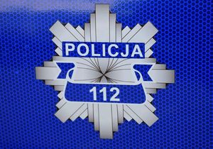 Policyjna odznaka z numerem 112