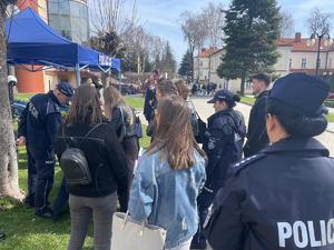 Policjanci na dniu otwartym jarosławskiej uczelni