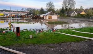 Krajobraz po nawałnicy. Zalane pole