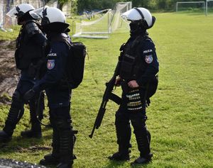 Policjanci Oddziału Prewencji na zabepzieczeniu meczu