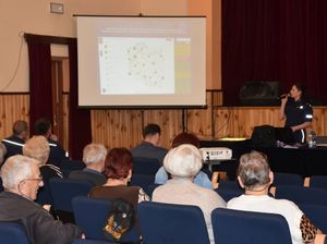 Osoby zgromadzone na sali w czasie debaty