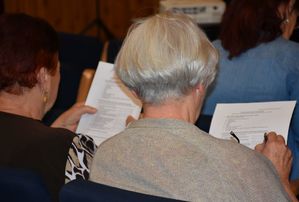 Kobiety wypełniają ankietę