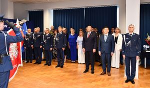 Policjanci oraz zaproszeni goście podczas obchodów Święta Policji