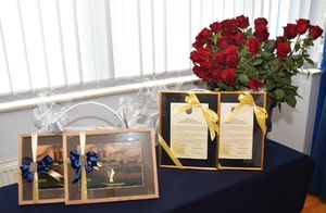 Listy gratulacyjne oraz róże