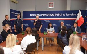Komendant Powiatowy Policji w Jarosławiu podczas przemówienia