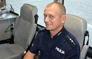 Policjant oddaje krew