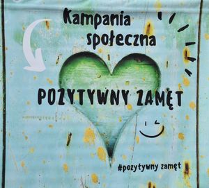 Plakat przedstawiający serce. Nad nim napis kampania społeczna. Centralnie napis Pozytywny zamęt