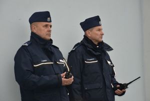 Policjanci podczas zabezpieczenia meczu
