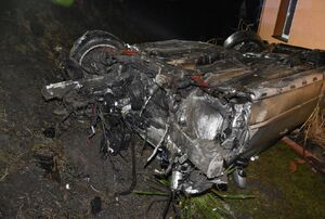 Zdeformowany po dachowaniu pojazd