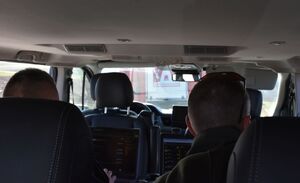 Policjanci w trakcie obsługi drona