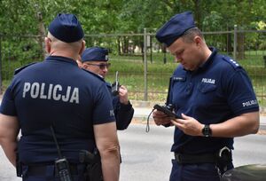 Policjanci podczas zabezpieczenia meczu