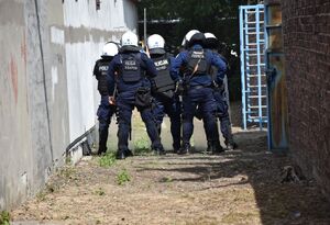 Policjanci podczas zabezpieczenia meczu