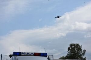 Dron w powietrzu