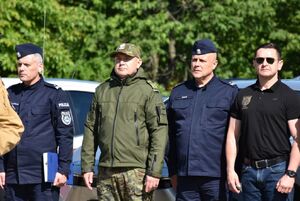 Przedstawiciele Policji i innych służb podczas odprawy
