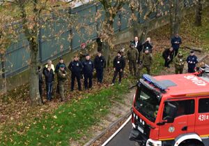 Policjanci i inne osoby podczas działań kryzysowych
